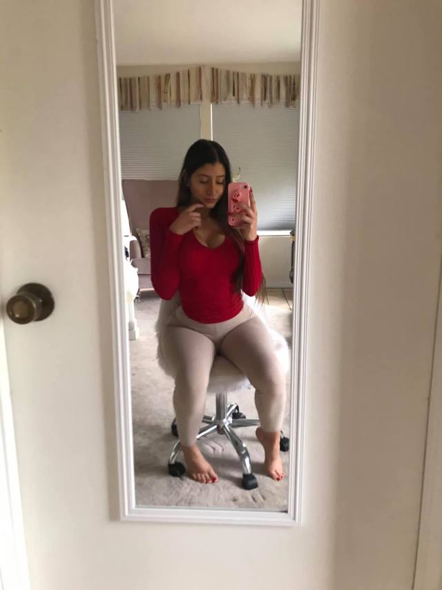 I'M Kimberly, A CERTIFIED AND EXPERIENCED MASSAGE THERAPIST DEDICATED TO HELPING CLIENTS RELIEVE STRESS AND EASE MUSCLE TENSI