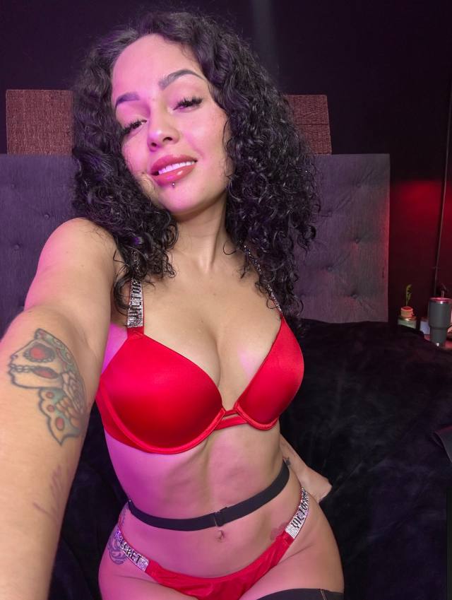 this is KAREN  WITH CLEAN PUSSY AND TITS💋420 FRIENDLY 💝,READY TO FUCK HARDER 💯,SUCK, 🤩SENSUAL BODY RUB AND ESCORT UNTIL U FEE
