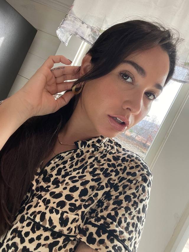 NO PAYMENT REQUIRED-SEXY SINGLE MOM AND LOOKING TO HAVE FUN I'm a sexy mom of two kids. A single mom and I'm very horny🍑🍑💦