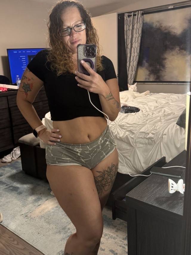 Hit me up for something serious💦🥶