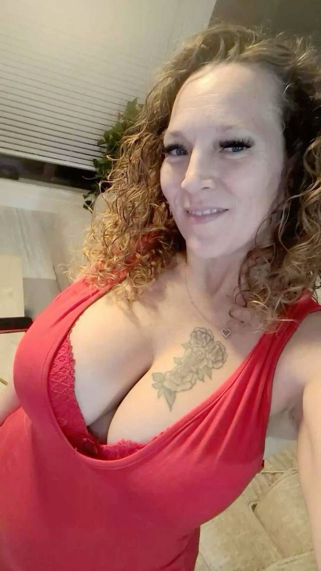 Hit me up for something serious💦🥶