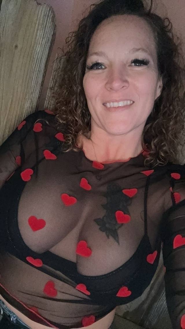 Hit me up for something serious💦🥶