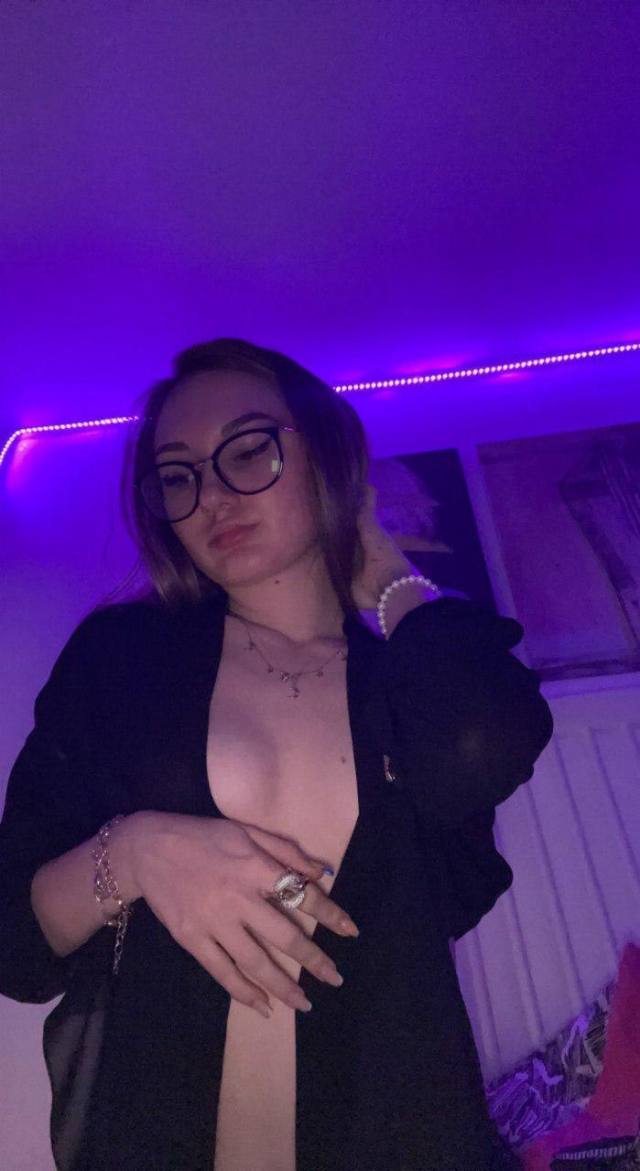 I accept payment in person text message: (907) 227-1699 let meet up and I sell content 💦 dm for any kind of party favors ‬ 🫦🍑