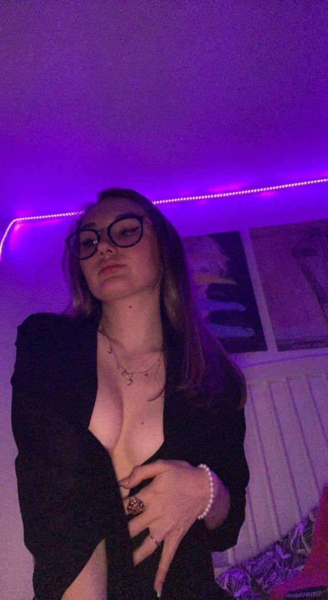 I accept payment in person text message: (907) 227-1699 let meet up and I sell content 💦 dm for any kind of party favors ‬ 🫦🍑