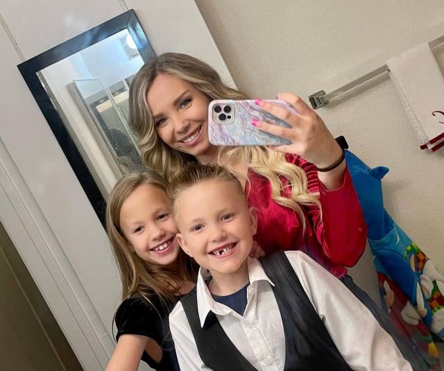 I’m Married With 2 Kids & My Husband Went For Business Trip & I Need A Man To Come Fuck Me While Husband Traveled