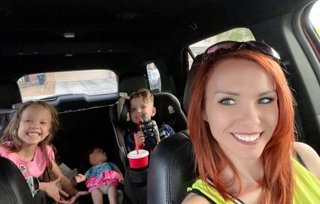 I’m Married With 2 Kids & My Husband Went For Business Trip & I Need A Man To Come Fuck Me While Husband Traveled