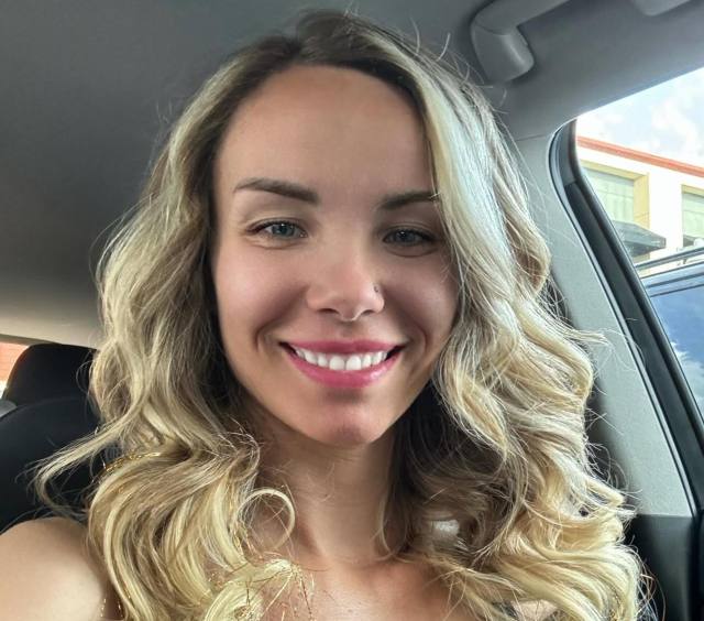 I’m Married With 2 Kids & My Husband Went For Business Trip & I Need A Man To Come Fuck Me While Husband Traveled