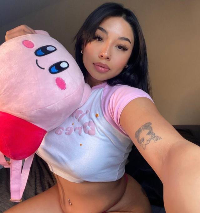 I'm Anna,I'm available for meetup fun add me on Snapchat @xxl_3010 or Text me 8502424354 on telegram @tianaex and on Twitter(