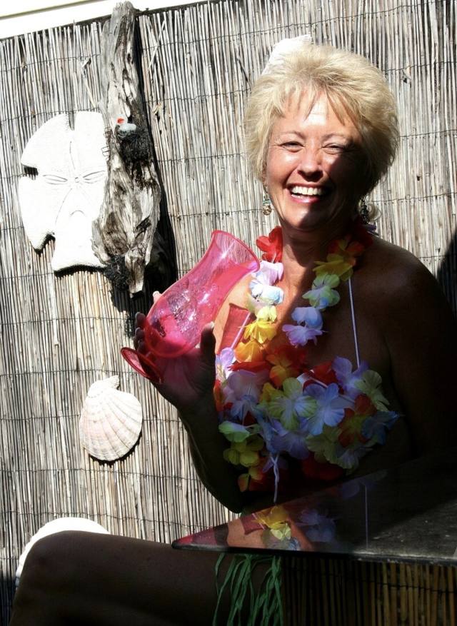 49 years old PROFESSIONAL, INDEPENDENT, MATURE MASSEUSE, I OFFER ALL KINDS OF MASSAGE\HAPPY ENDING TO YOUR BEST SATISFACTION