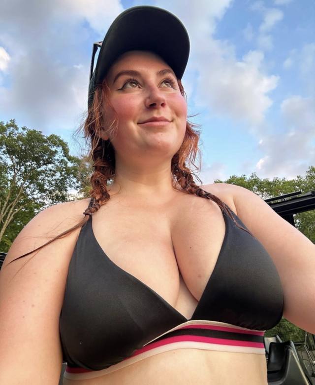 Am here to fuck and make my client happy  🍑