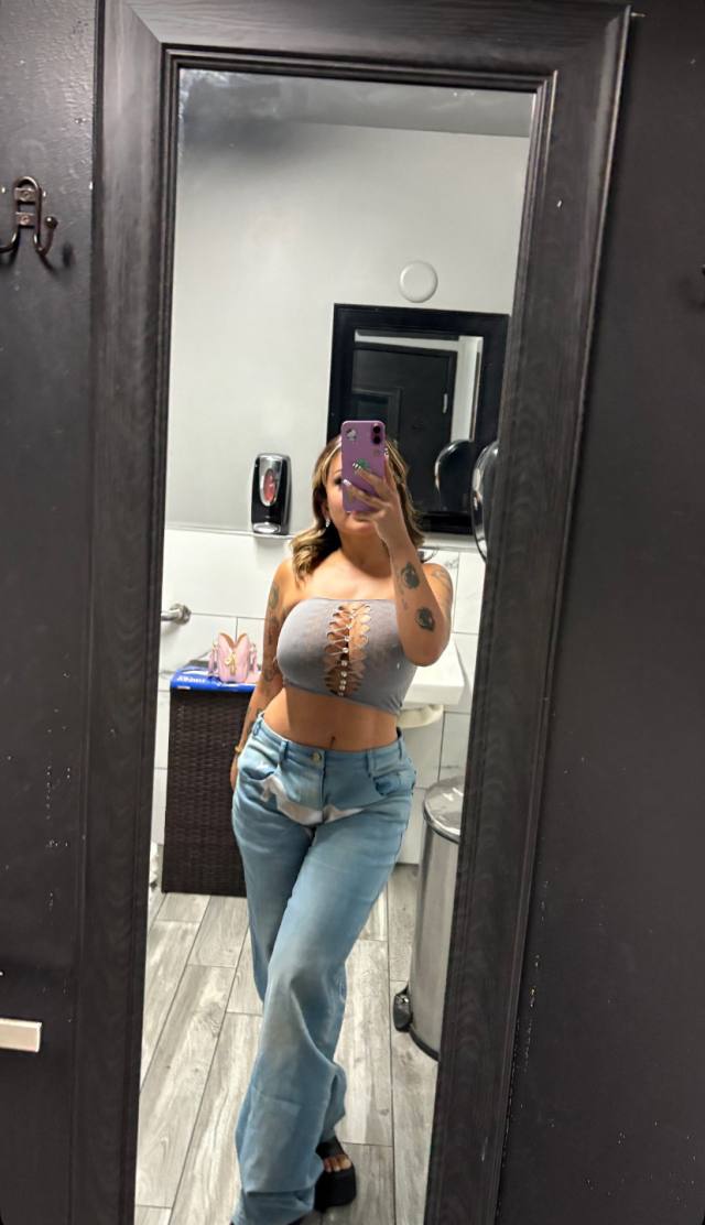 Available now for Meet Up and Full Body Massage with a happy ending 🥰 TELEGRAM-@debbiemassage19909