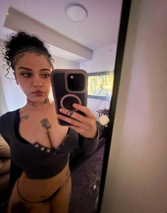 Kayla available for hookup and massage