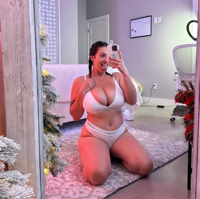 Hello I'm SugarPlum  Come and unwind with my unrushed full body very sensual AM A LICENSED PROFESSIONAL MASSAGE THERAPIST