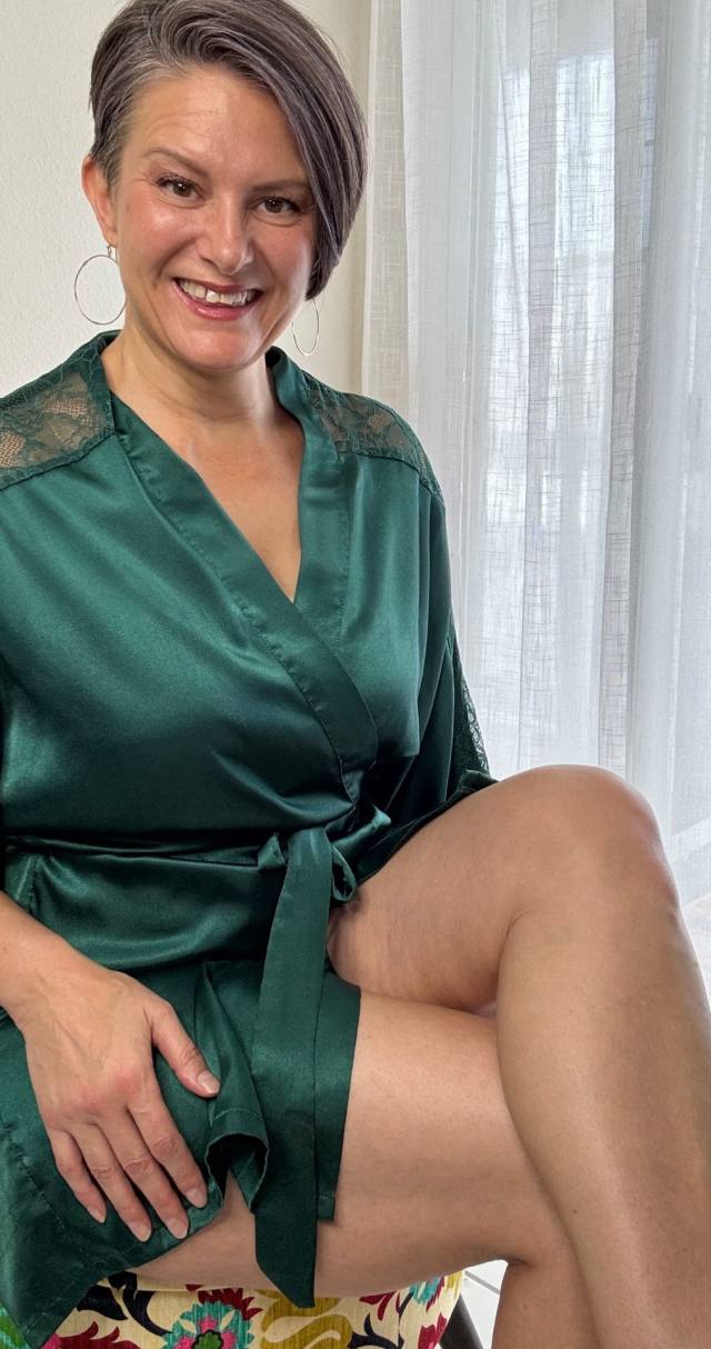 I'M PROFESSIONAL, INDEPENDENT, MATURE MASSEUSE, I OFFER ALL KINDS OF MASSAGE\HAPPY ENDING TO YOUR BEST SATISFACTION