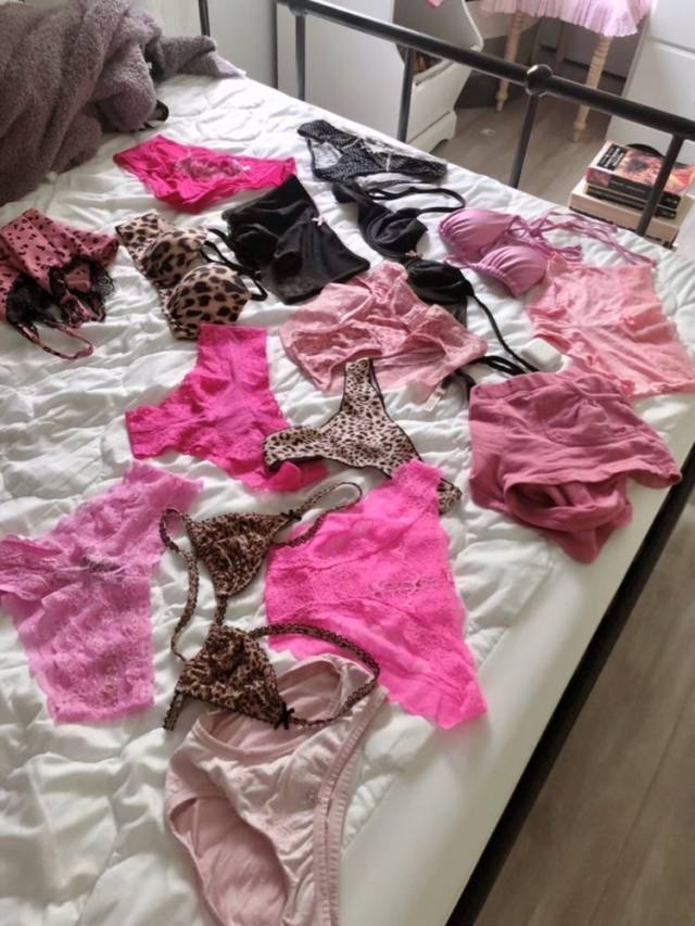 Available for fun and cash payment 🥰