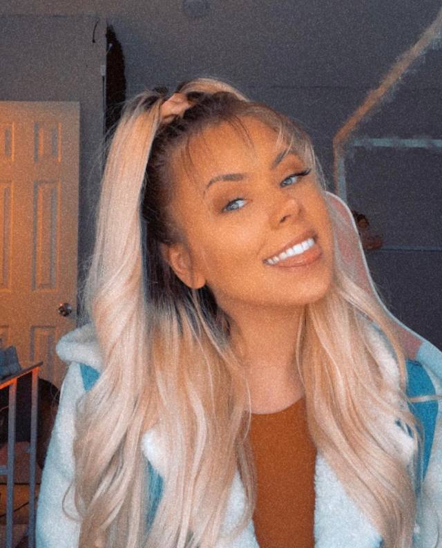 A saucy , stylish beauty with irresistible lips 👅. Intimacy and compassion available.