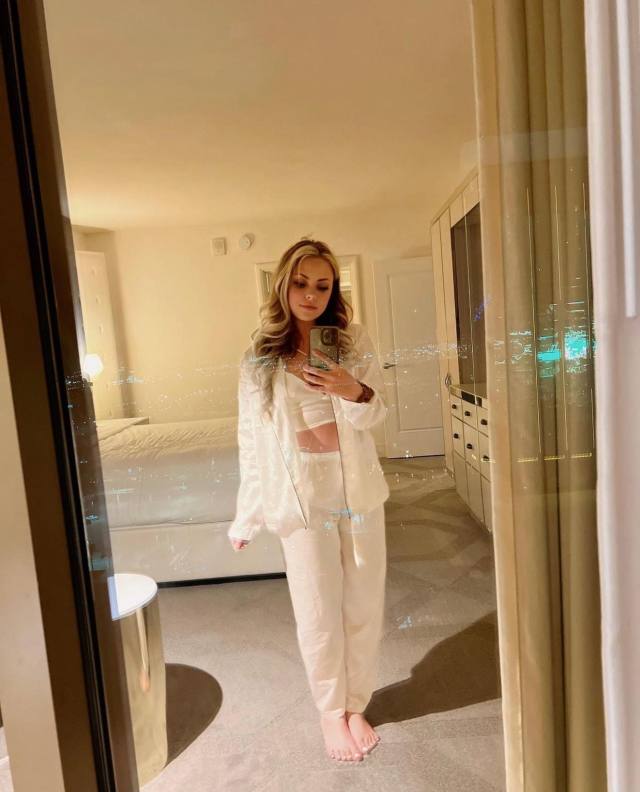 A saucy , stylish beauty with irresistible lips 👅. Intimacy and compassion available.