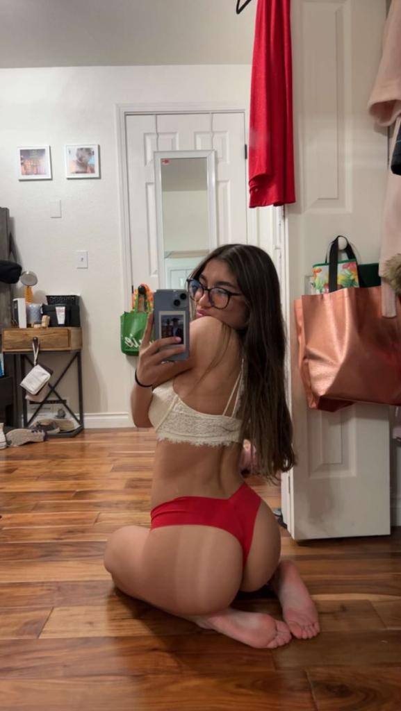 HMU 👻: , if you’re down for nasty funs🥵💦 s*x hookup (216) 307-3591