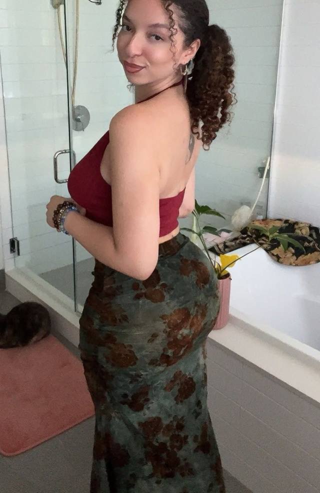 I’m available for hookup and message