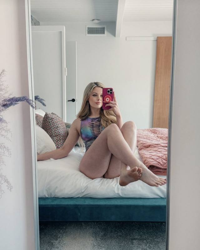 I’m available tonight 🍆🍑