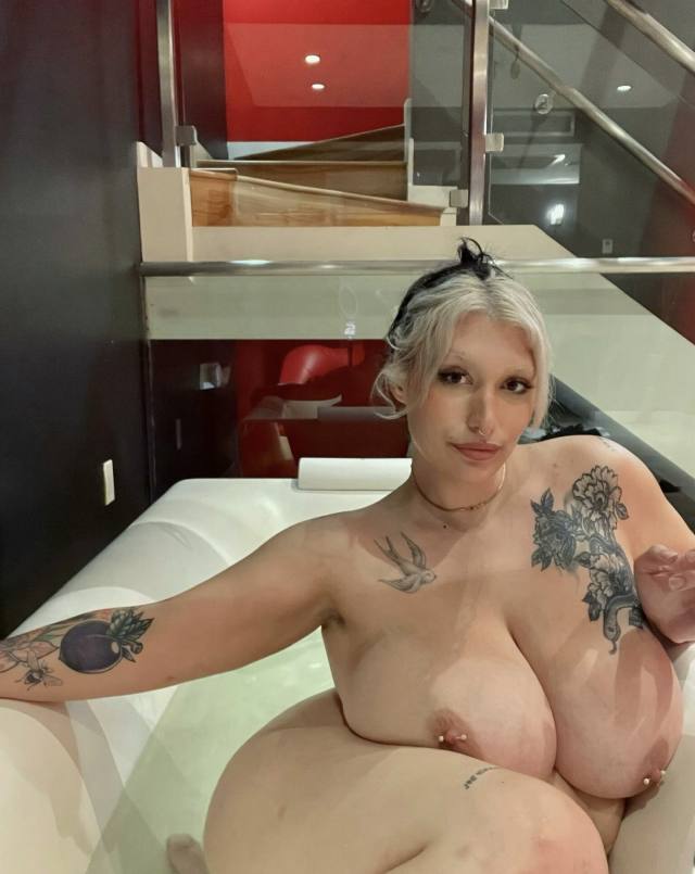 GET YOUR EROTIC NAKED ON NAKED BODY MASSAGE, AND GET YOU BUST SOME NUT ALL OVER EROTIC