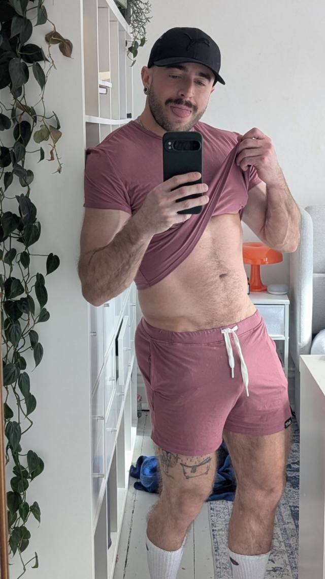 Hey 😘😍 GAY , straight ,   Down to fuck & Pro Massage Therapist 💆‍♂️💦🍆🍑 Slide in, let’s get wild 🔥🥵 New clients: +30 min free
