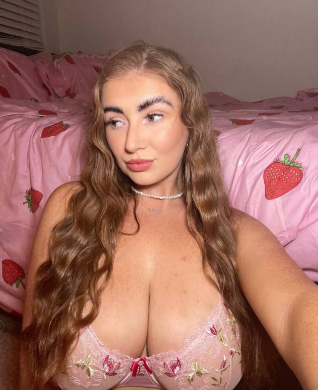 Are you looking for a sexy and freakylady to make you feel better after a stressful day😘 I'm available