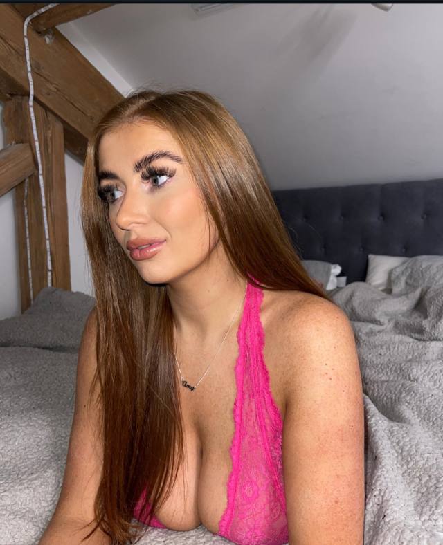 Are you looking for a sexy and freakylady to make you feel better after a stressful day😘 I'm available