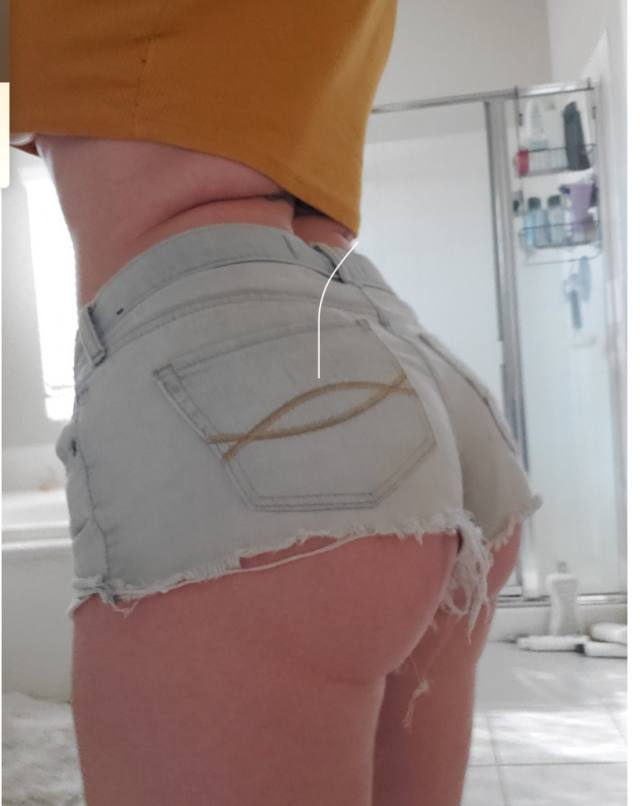 47yo Curvy Mistress (38DD) – Patiently Waiting to Guide Your First Steps in Submission