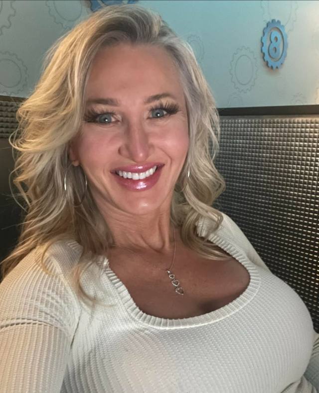 𝐯𝐞𝐫𝐢𝐟𝐢𝐞𝐝 ✔️™️®️ Private Indulgence with a Dangerous Twist Desire” Flawless Figure, Naughty Mind – What Are You Waiting For?