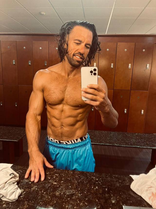 Male escorts// hookup