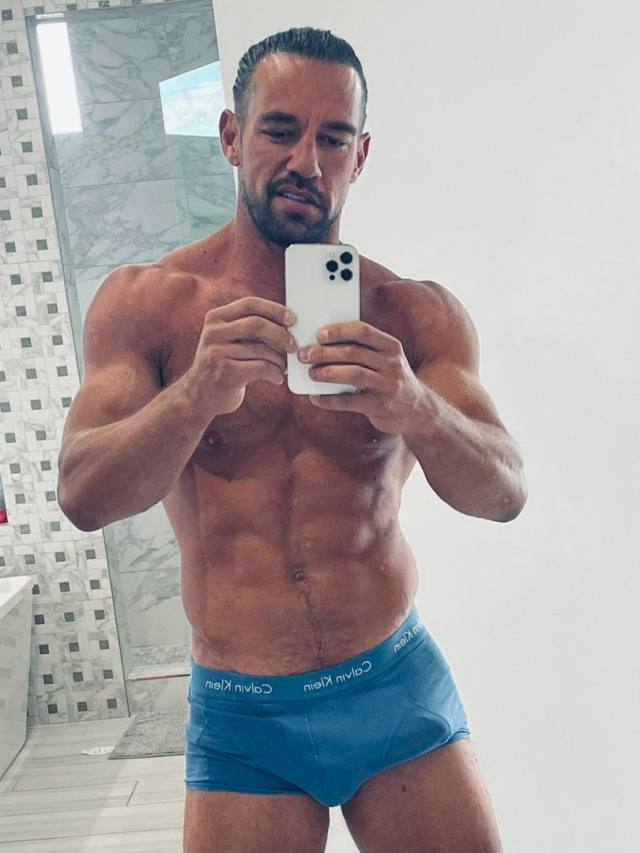 Male escorts// hookup