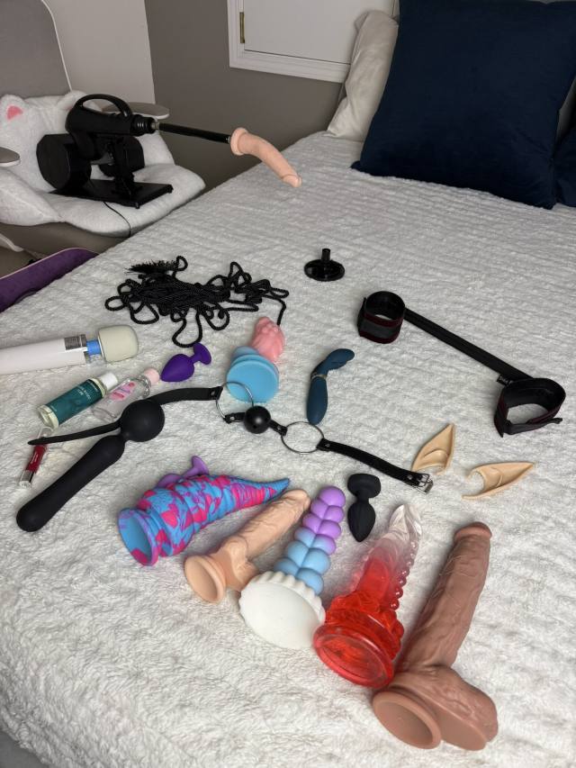 I just want to wrap my pussy around your cock 🍑🍑👅👄 I just want to be your little fuck doll,I want to feel your cock in my mou