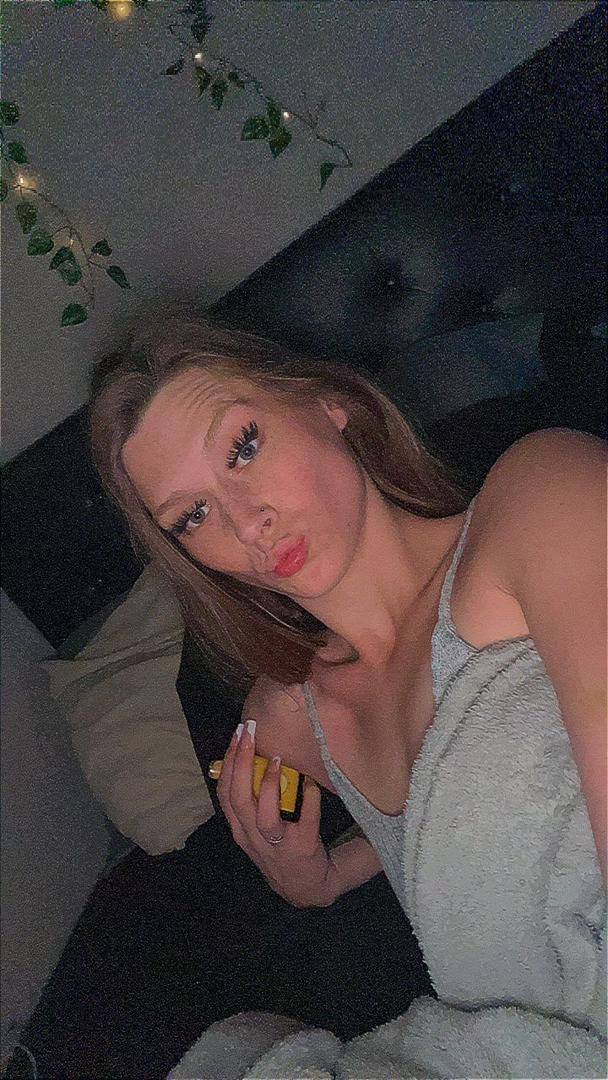 NO PAYMENT REQUIRED-SEXY SINGLE MOM AND LOOKING TO HAVE FUN I'm a sexy mom of two kids. A single mom and I'm very horny