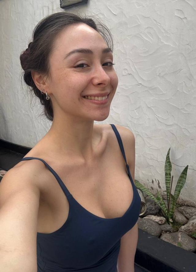 I am available for friends with benefits and for  Valentine's fun