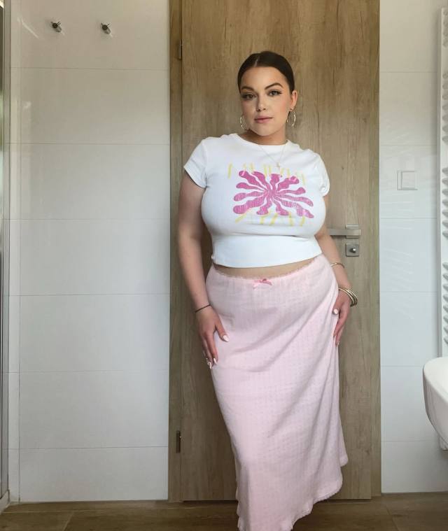 NO PAYMENT, NO GAMES. It’s been way too long since I was properly satisfied. I’m not here for money—just desire, passion, and