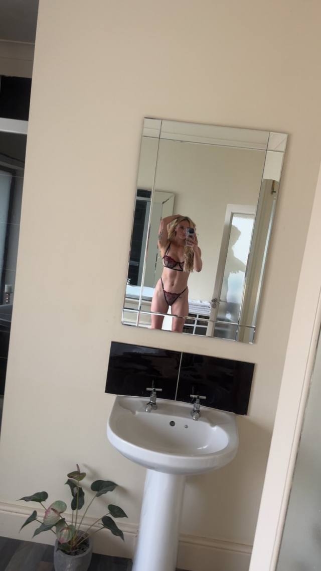 I'am 29 years Very Hot & Sexy Girl, Clean & have a tight Pussy & seriously I need someone for Fun With My Clean tits pussy. I