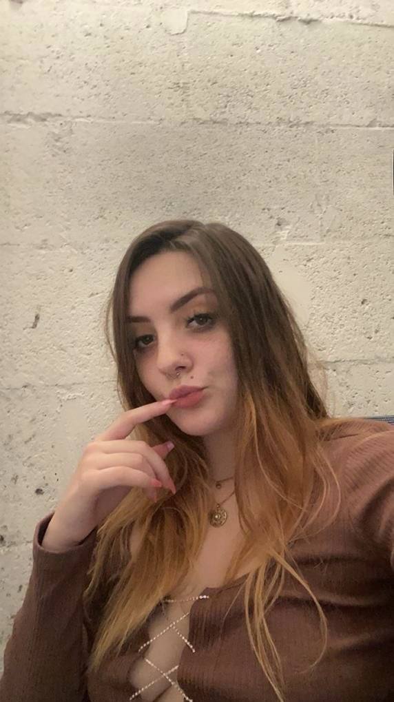 NO DEPOSIT OR UPFRONT PAYMENT 🥰😍🍑💯🥀 I'M SCARLETT A HOT GIRL WITH CLEAN PUSSY AND TITS 420 FRIENDLY ,READY TO FUCK HARDER 💯 ,S