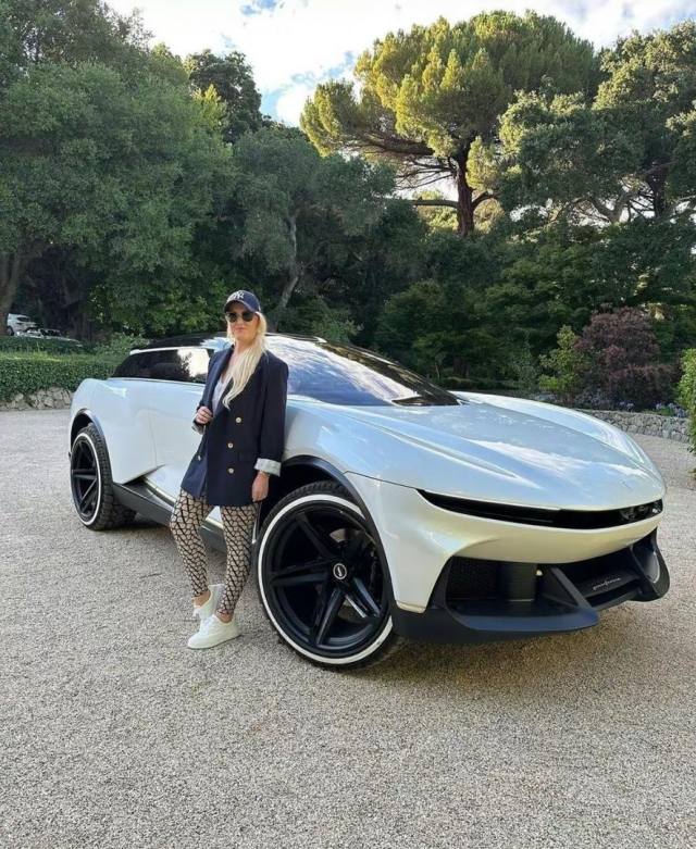 Helping Adulthood in need and supporting financially