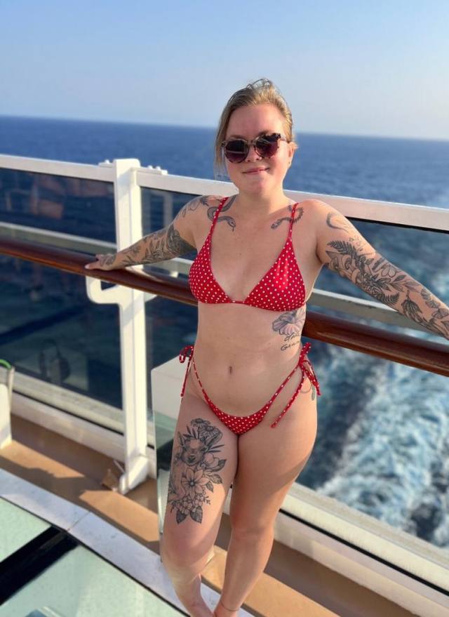 I am feeling horny at home alone, I am available for hookup