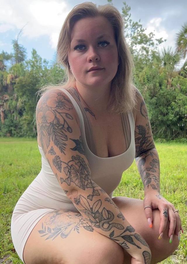 I am feeling horny at home alone, I am available for hookup