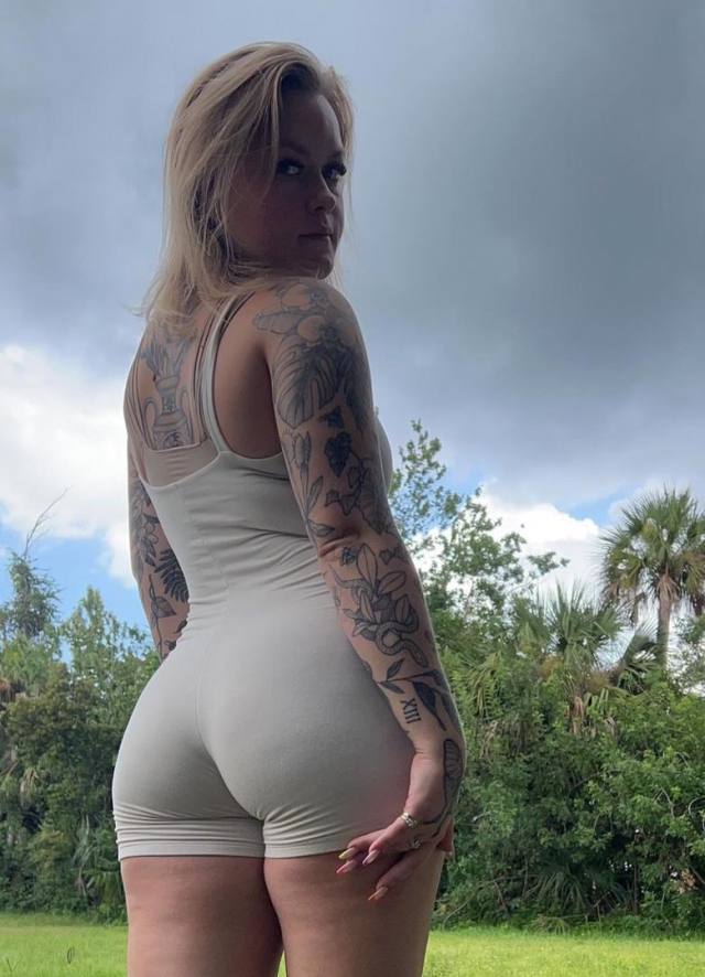 I am feeling horny at home alone, I am available for hookup