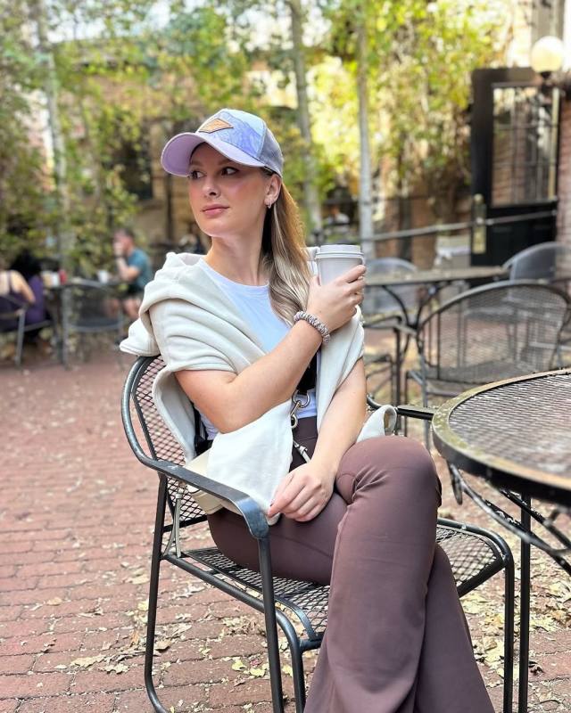 Looking for a loyal and trustworthy sugar baby (male ) no age limit