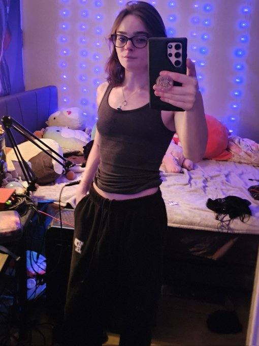 I am a mature TS and A drama free Sissy.