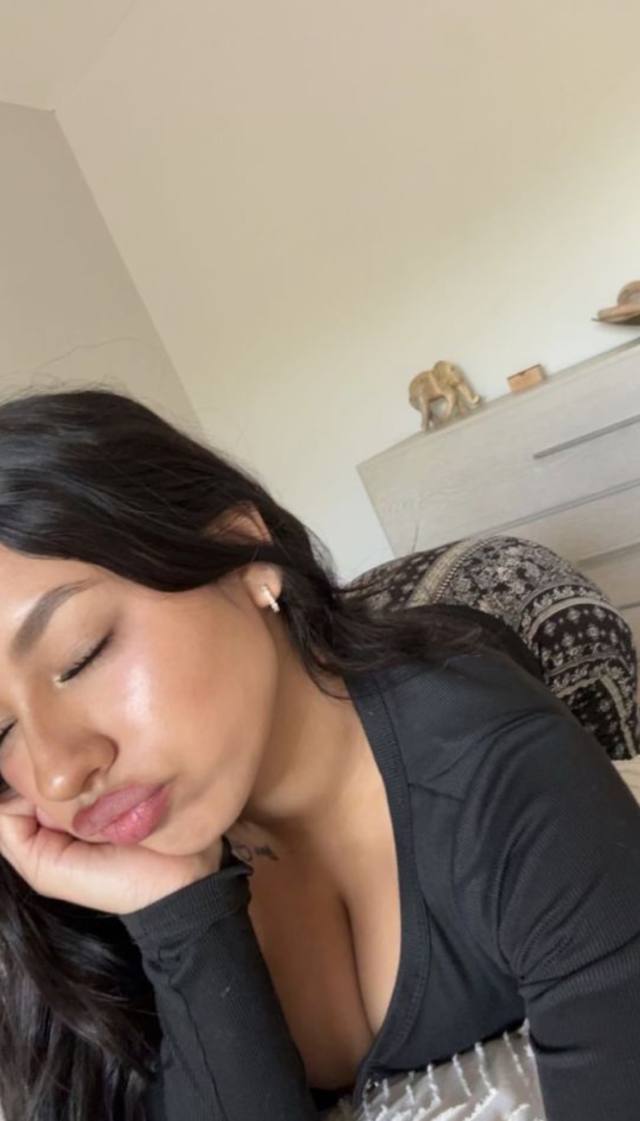 NO PAYMENT REQUIRED- SEXY SINGLE MOM AVAILABLE FOR MEET AND FUCK AS LONG AS YOU KNOW HOW TO USE YOUR DICK 🍑🍑💦💦🍆