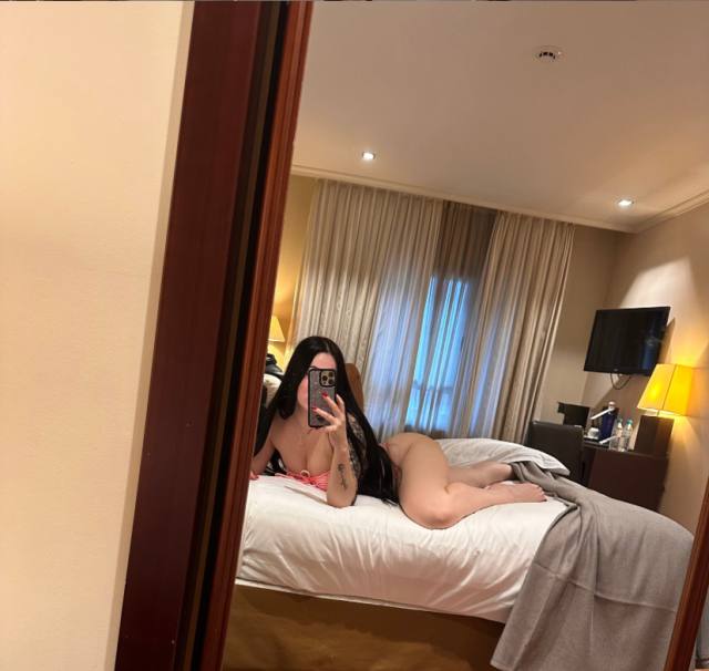 Check me out baby, I’m sexy and extremely naughty 🍑🍑😜😜