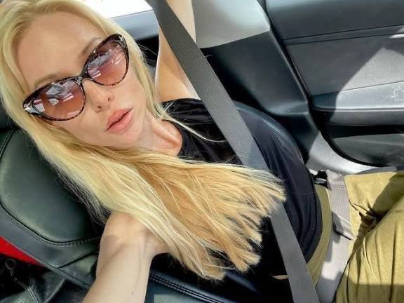 READY TO MAKE YOU CUM AS MANY TIMES AS YOU WANT WHILE I KEEP SQUIRTING ON YOUR SWEET COCK 😋 💦