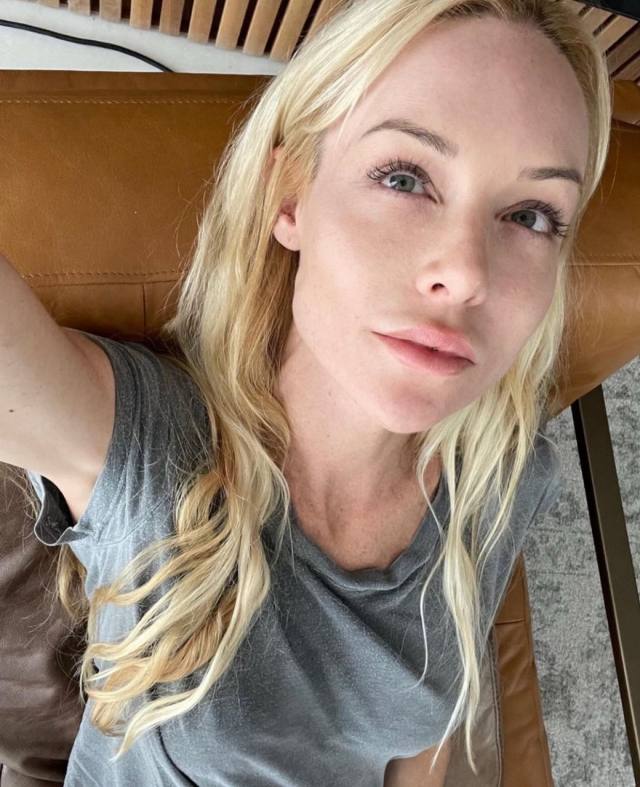 READY TO MAKE YOU CUM AS MANY TIMES AS YOU WANT WHILE I KEEP SQUIRTING ON YOUR SWEET COCK 😋 💦