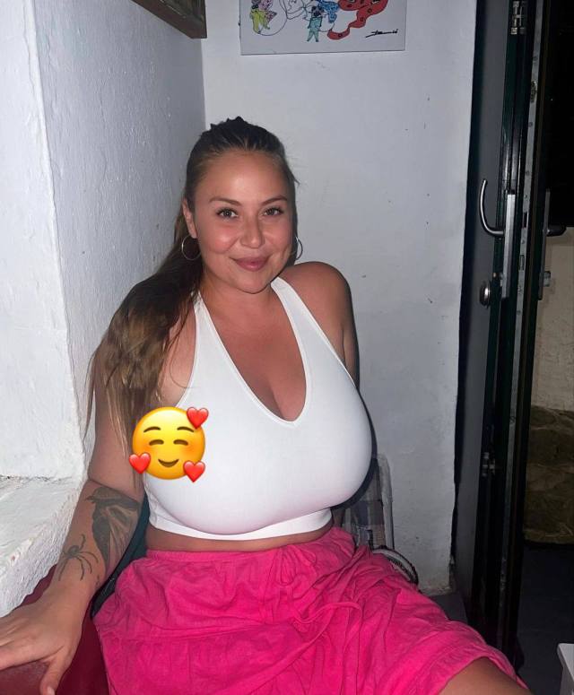 I DO NOT CHARGE  "Hot & Sweet: A Fun Mom's Search for Exciting Romance. I want a good eater" I JUST WANNA FUCK !!