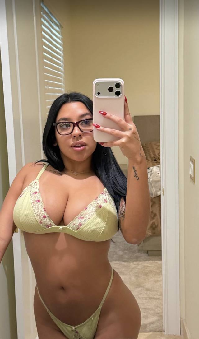 My name is Stella I’m a professional bodyworker 💯% Real…. I offer a sensual, very relaxing full body rub & Ready Now👅🍭Naughty